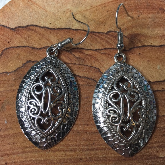 Tibetan Leaf Earrings - Picture 3 of 6